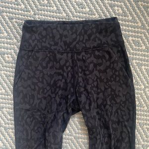 Lululemon cropped joggers